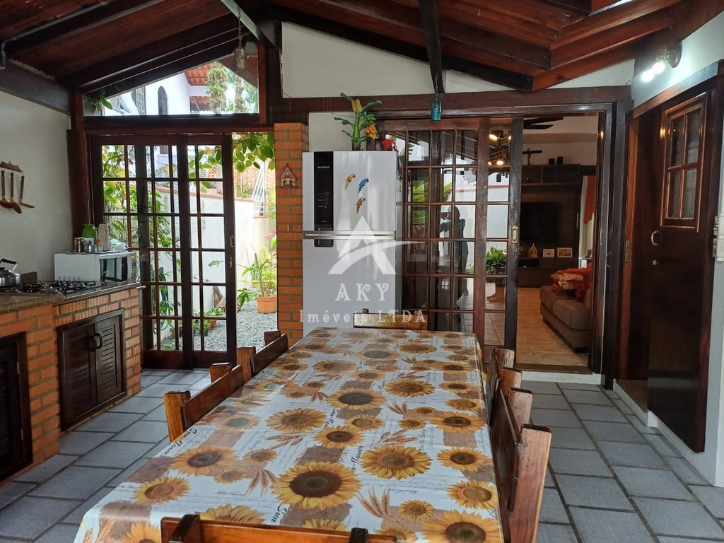 residential-/-home-3-quartos-240m2-santo-antonio-joinville-sc